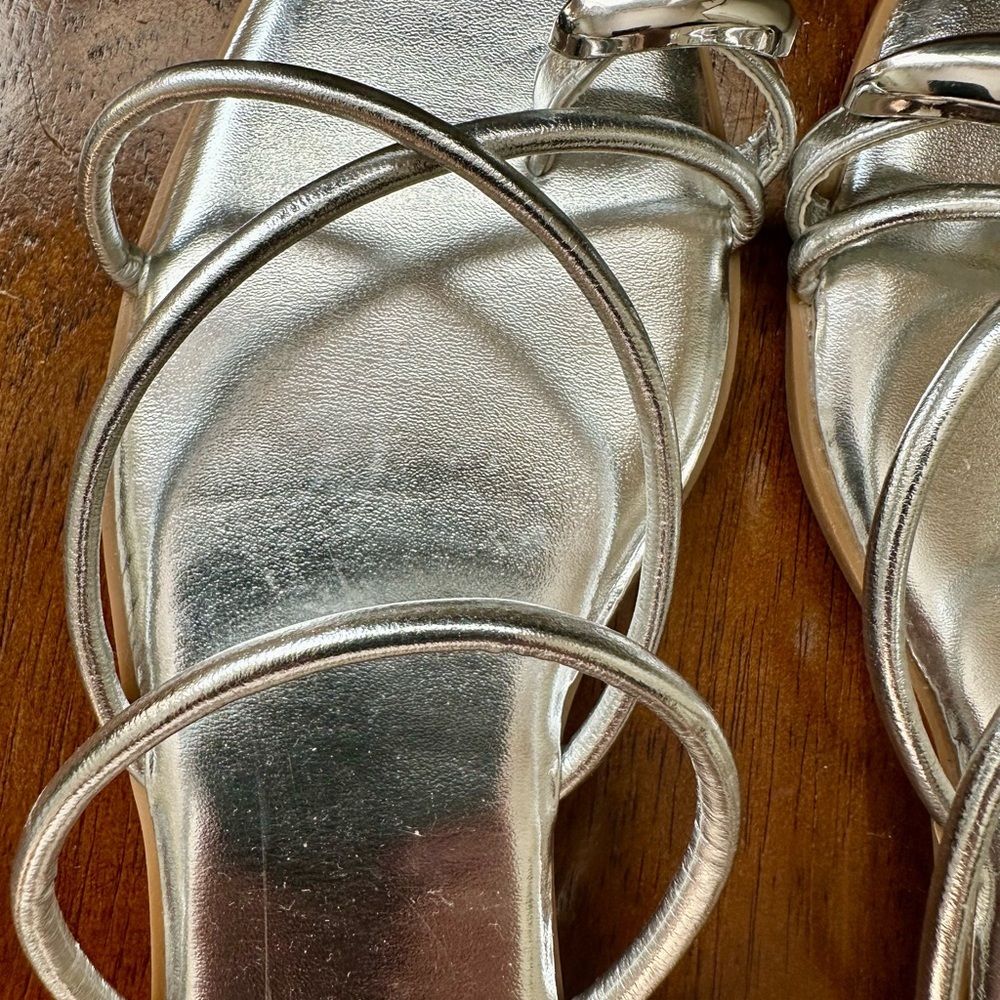 ✨ Bamboo Silver Strappy Slide Sandals Women‎ 6.5 Metallic Chic Summer✨ - Picture 6 of 6